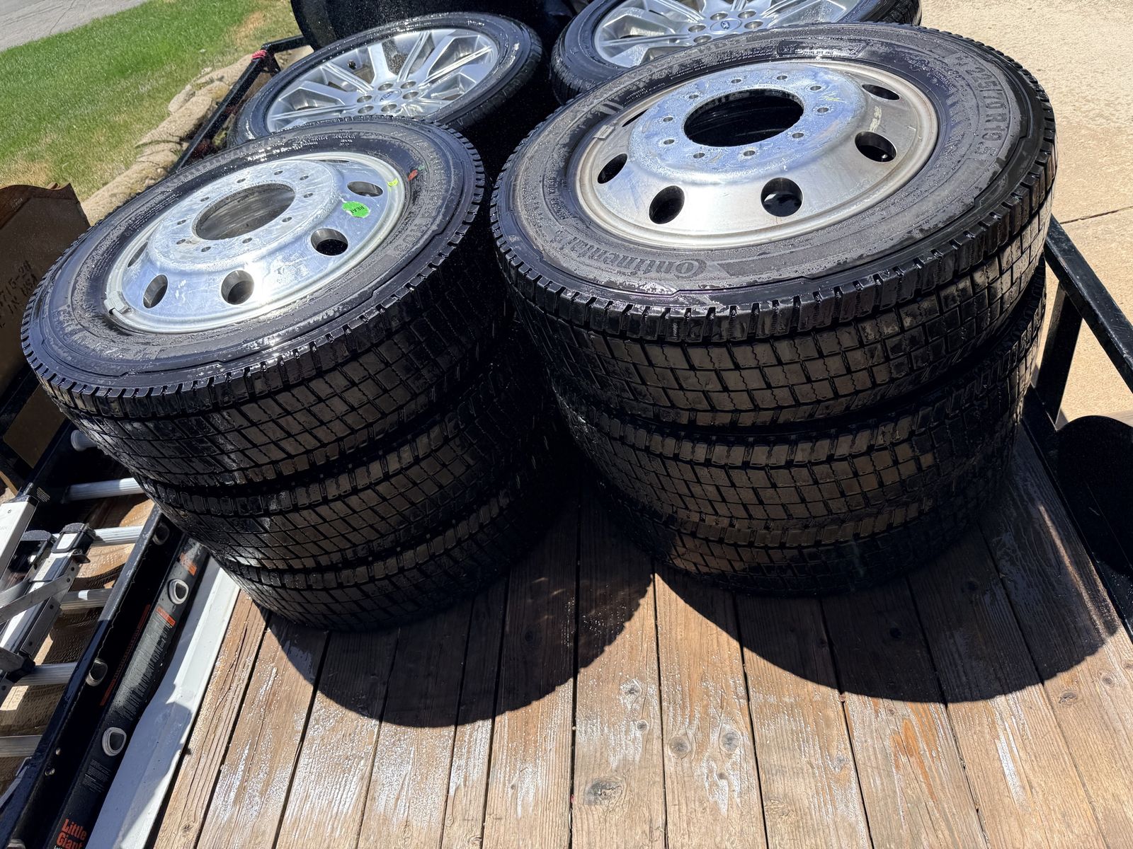 2022 Ford F450/F550 Dually Wheels & Tires + Hub Caps – Like New