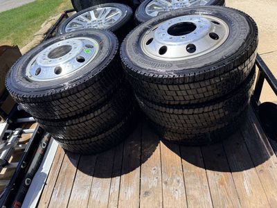 2022 Ford F450/F550 Dually Wheels & Tires + Hub Caps – Like New
