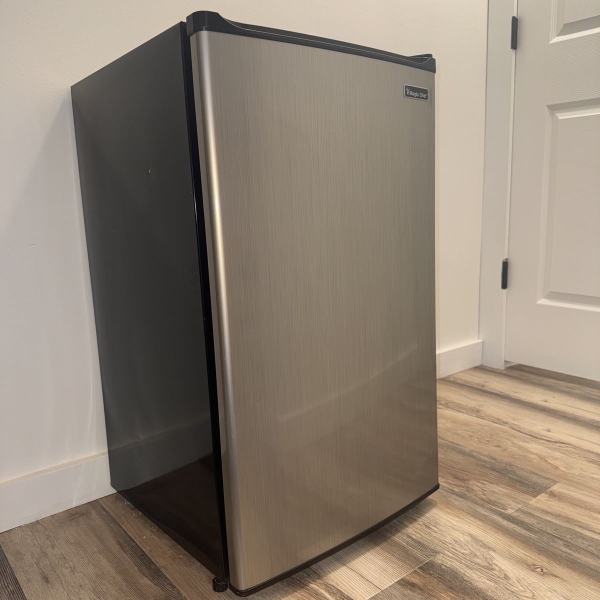 Magic Chef Mini Refrigerator, Silver/black