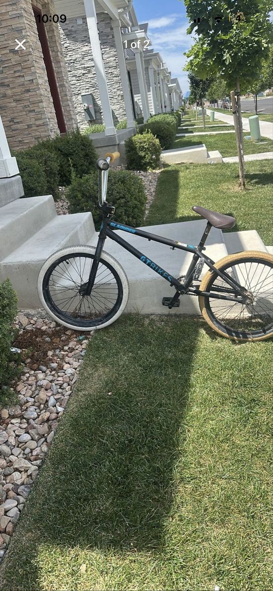 GT Bikes Slammer BMX Bike - Black Frame, White & Tan Tires