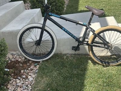 GT Bikes Slammer BMX Bike - Black Frame, White & Tan Tires