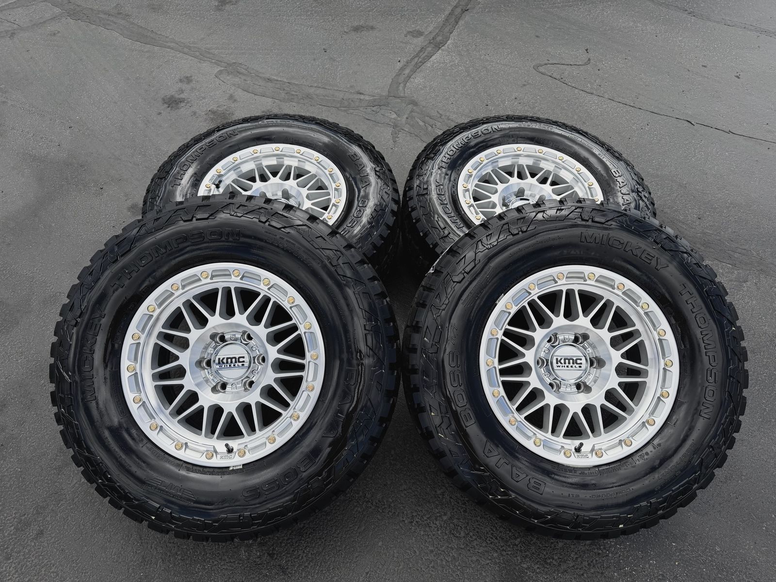 New KMC KM555 LT285/70r17 AT 6x5.5 Chevy Tacoma GM