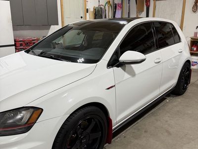 2015 Volkswagen Golf GTI 40th Anniversary Edition