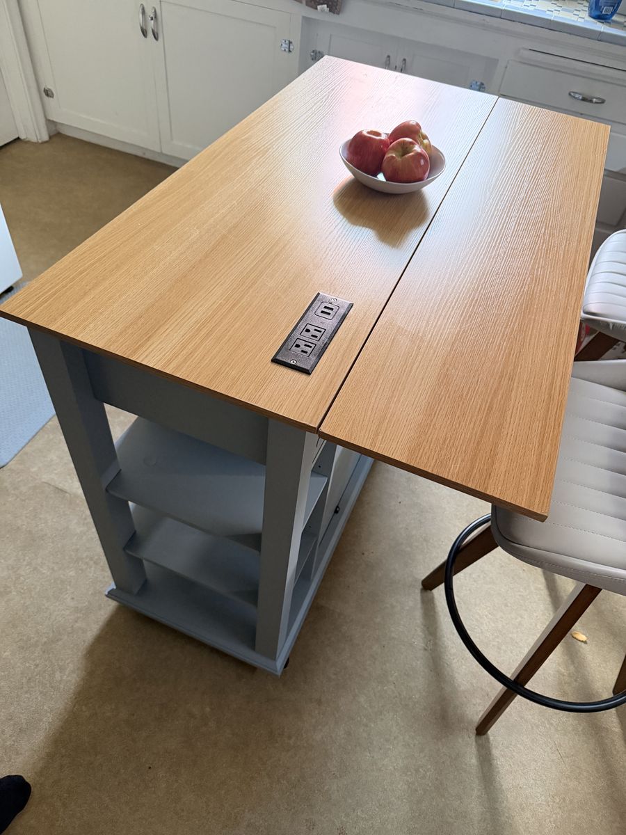 Kitchen Island, Excellent Condition!