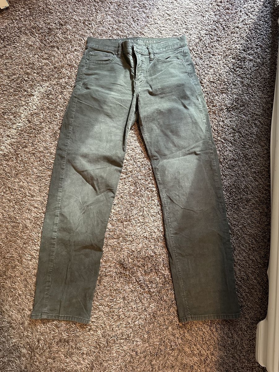 American Eagle 90 straight green corduroy jeans