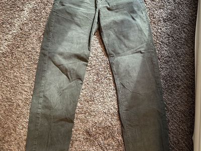 American Eagle 90 straight green corduroy jeans