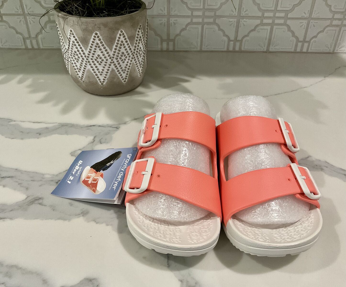 New Gdefy women’s size 7 peach and white sandals