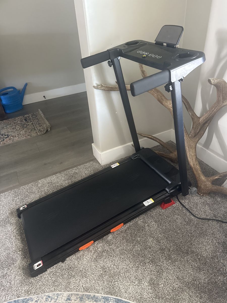 Walking machine / treadmill