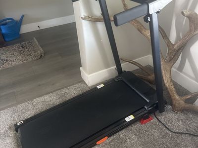 Walking machine / treadmill