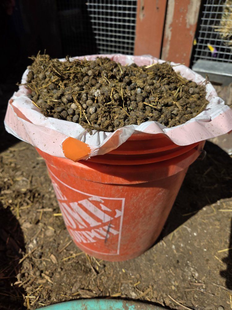 Rabbit Manure 5 Gallons Nature's fertilizer!