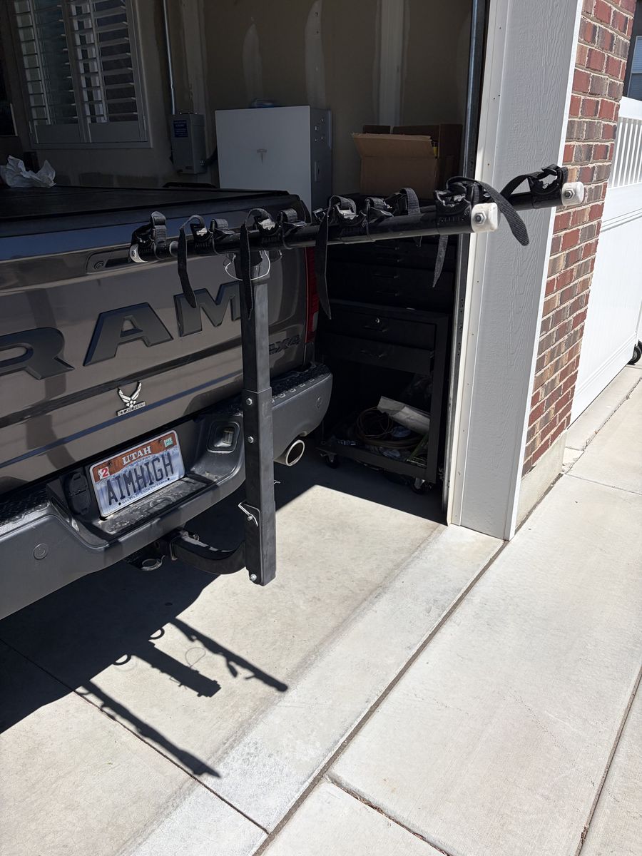Allen Sports Deluxe 5-Bike Hitch Mount Rack (Model 552RR) sells on Amazon for $235