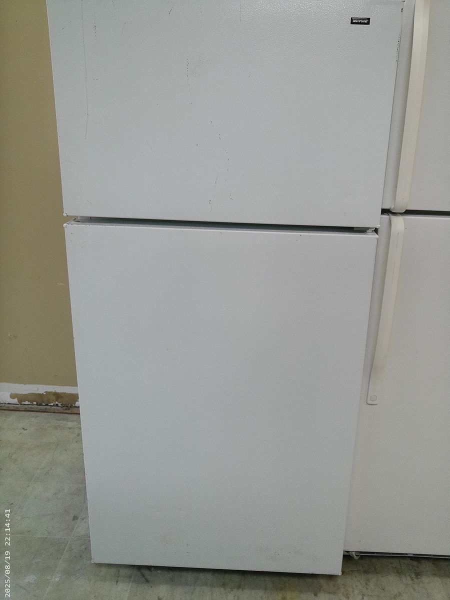 GE White Top Freezer Refrigerator~90 Day Guarantee~28 inch Wide