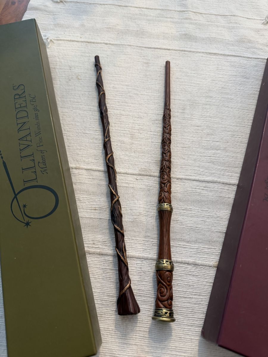 Ollivanders Harry Potter Wands - Set of 2