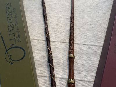 Ollivanders Harry Potter Wands - Set of 2
