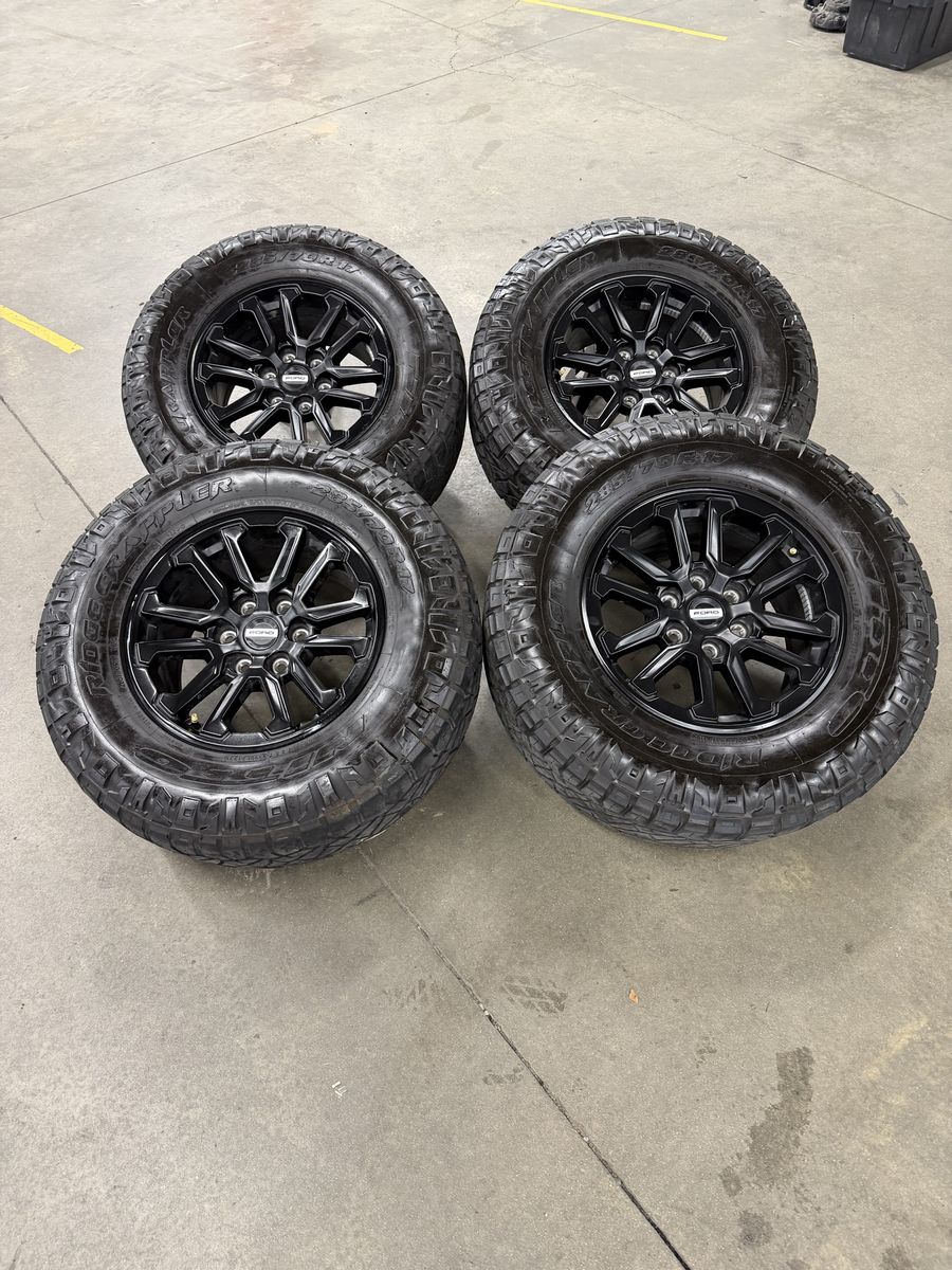 2024 Ford Raptor OEM 17in wheels/ 285/70/17 nitto