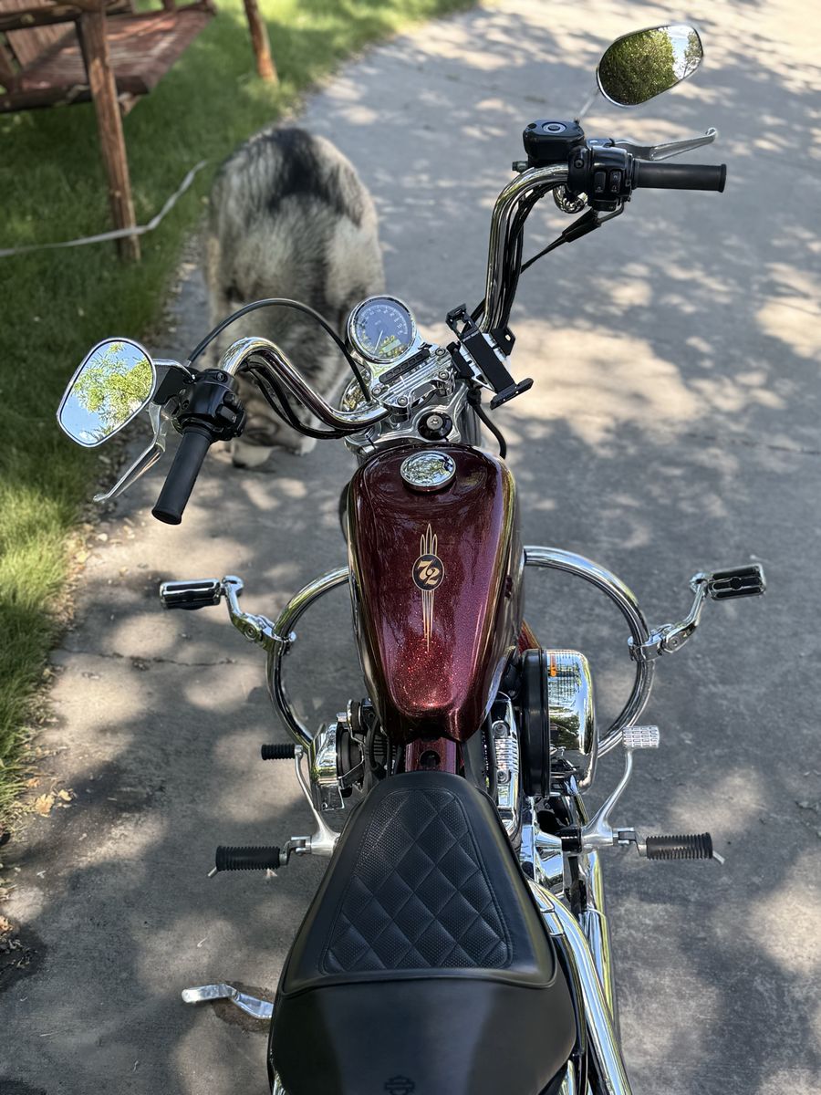 2012 Harley-Davidson Sportster XL1200V Seventy-Two
