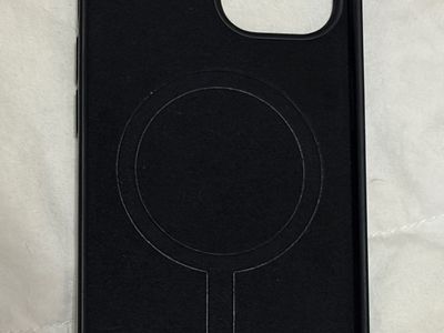 • Heyday Silicone MagSafe Iohone 13 & 14 New •