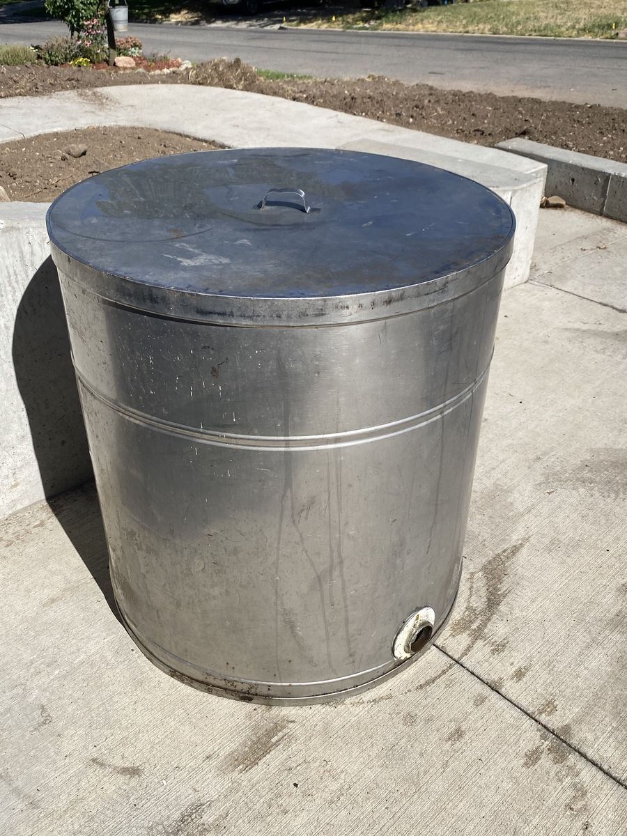 Honey storage tank