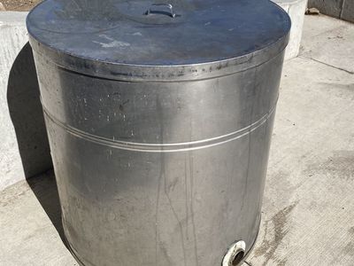 Honey storage tank