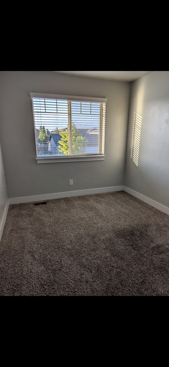 Private room to rent
