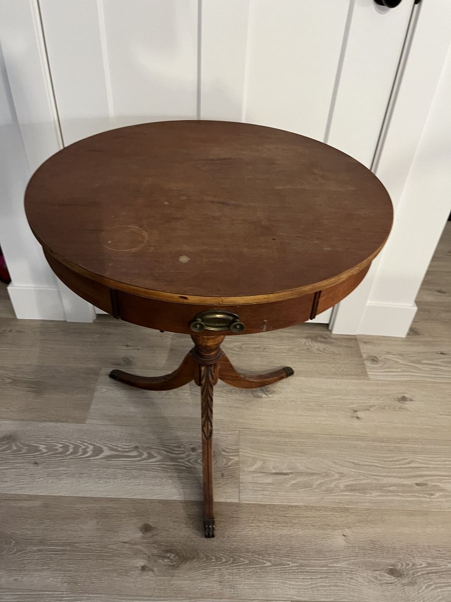 WOOD TABLE WITH 1 DRAWER