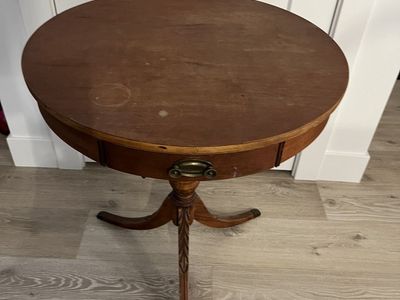 WOOD TABLE WITH 1 DRAWER