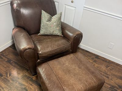 Luxurious Brown Leather Armchair and Ottoman Set - Comfortable & Stylish Seating, distressed