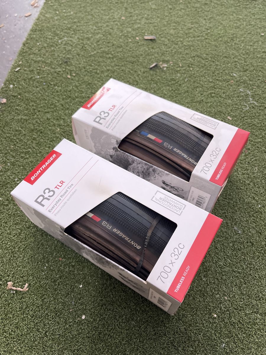 Bontrager R3 TLR 700x32 Tires - Pair, NEW