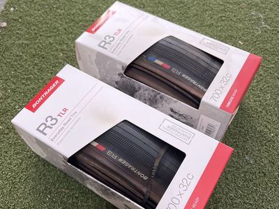 Bontrager R3 TLR 700x32 Tires - Pair, NEW
