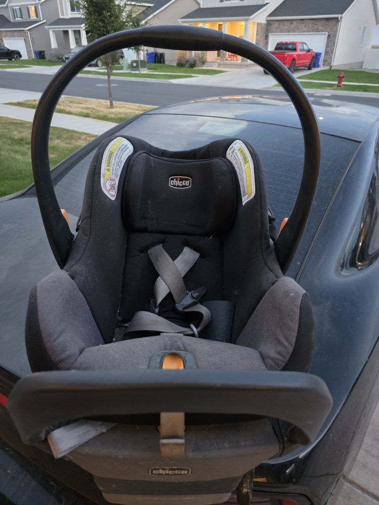 Chicco KeyFit 35 Infant Car Seat with Base