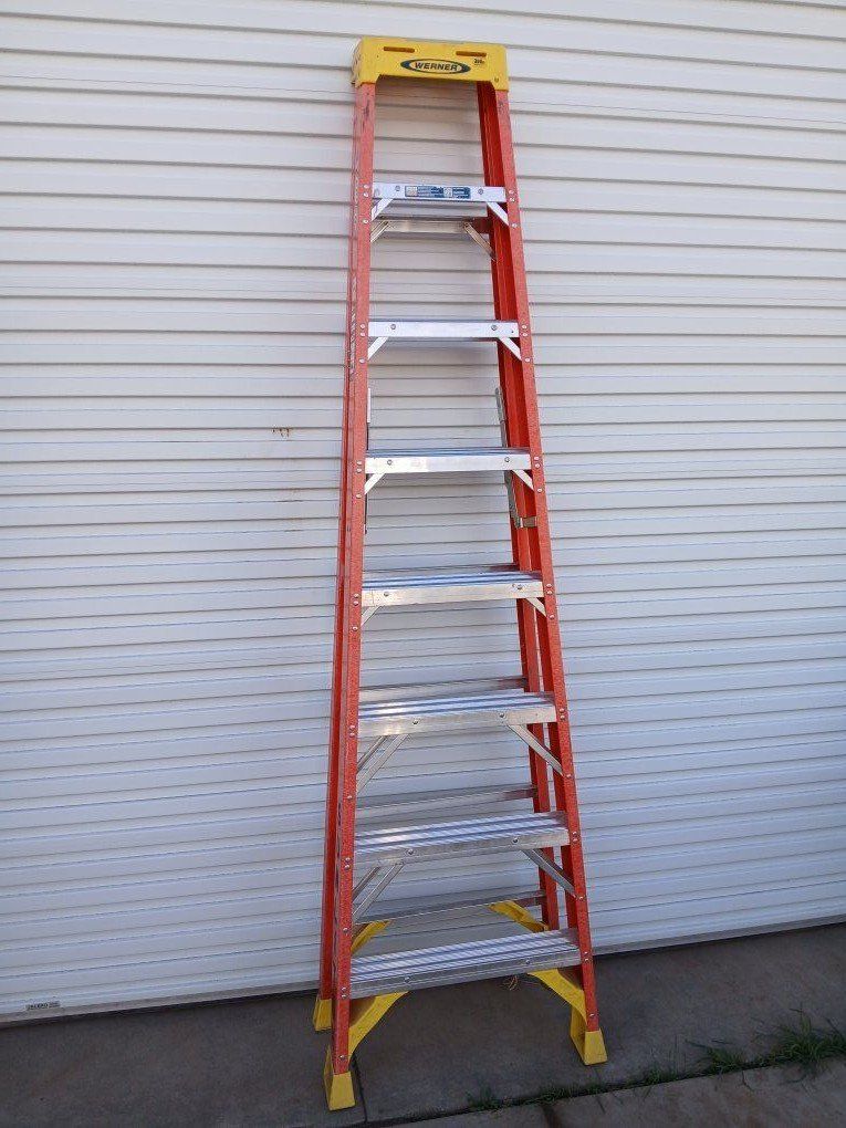 Werner 300lbs 8' Fiberglass Step-Ladder