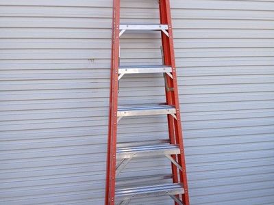 Werner 300lbs 8' Fiberglass Step-Ladder
