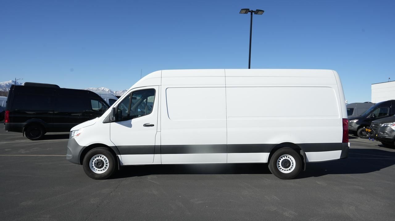 Mercedes-Benz Sprinter 2500 RWD 170" Cargo Van