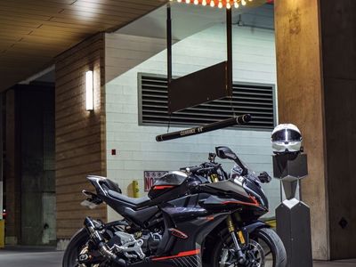 CFMOTO 450SS Sport Motorcycle - Black with Red Accents + Quadlock and Gear