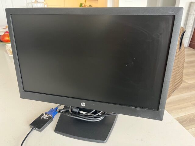 HP PC Monitor V194 18.5" LED HDMI Adapter