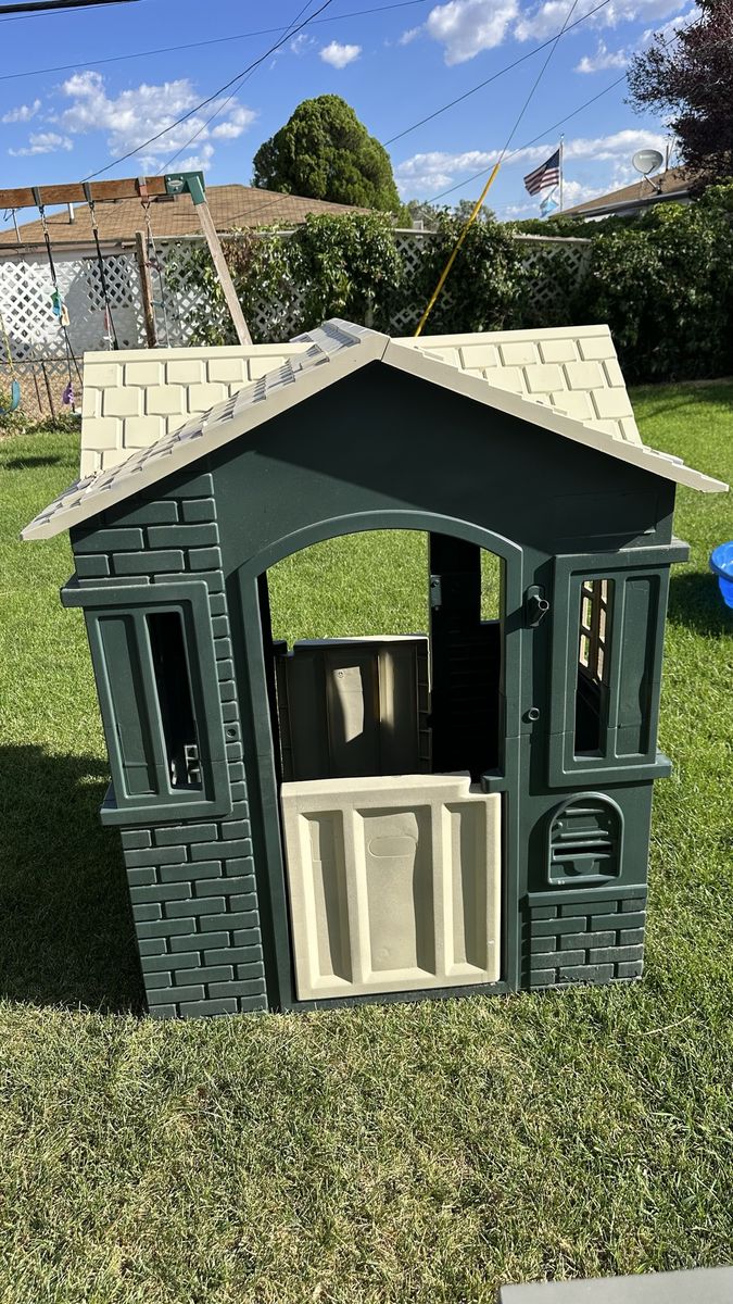 Plastic Outdoor Playhouse for Kids - Green and Tan