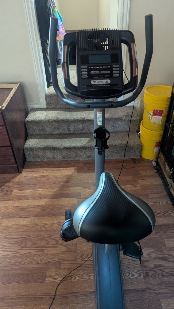 Gold's Gym Power Spin 210 U Upright Exercise Bike with Digital Console