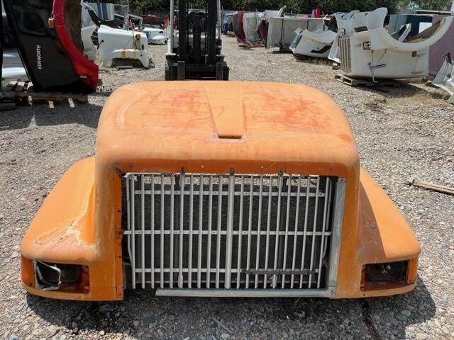 1987-1995 International 9400 SBA Hood Assembly, Part # 1666401C96 / 1666401C95