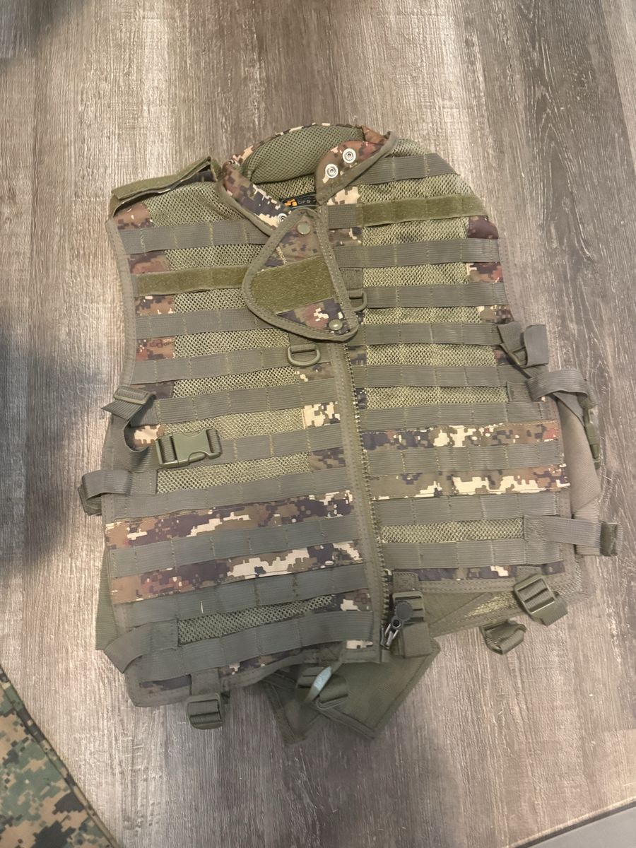 Camo vest clothing, paintball lot