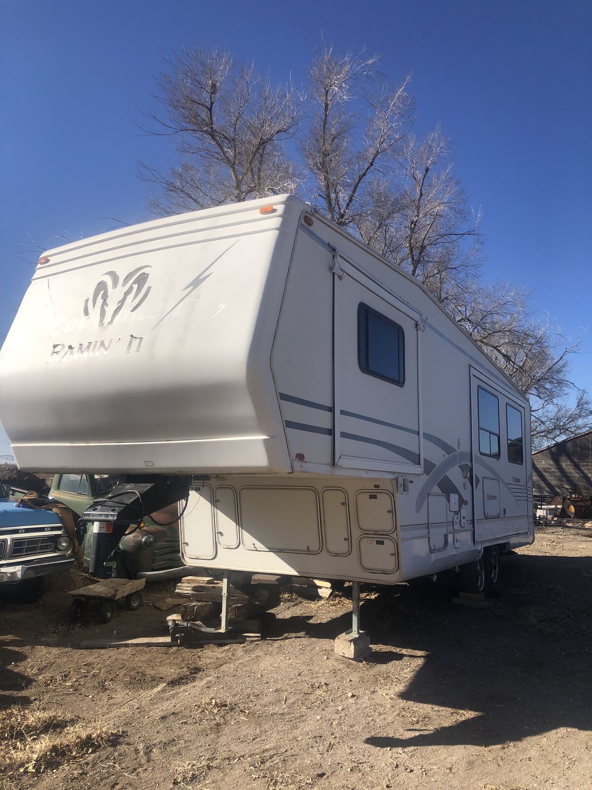 Great 5th wheel trailer - For travel and fun.