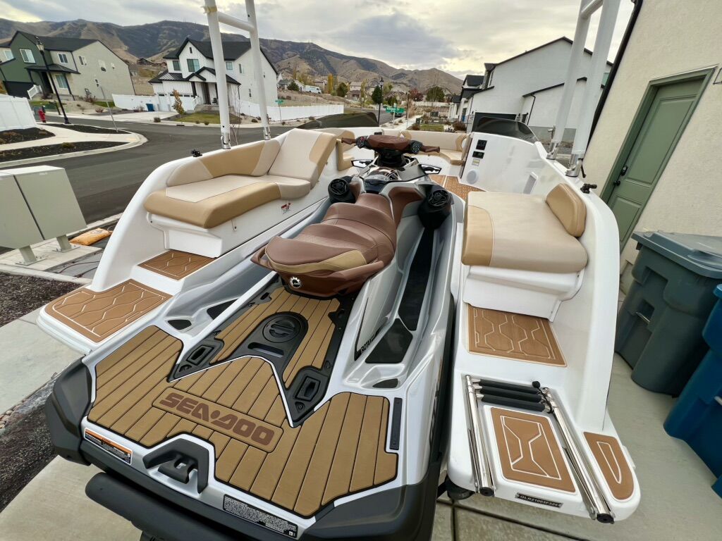 Galar/Sealver 656 PWC-Powered Boat