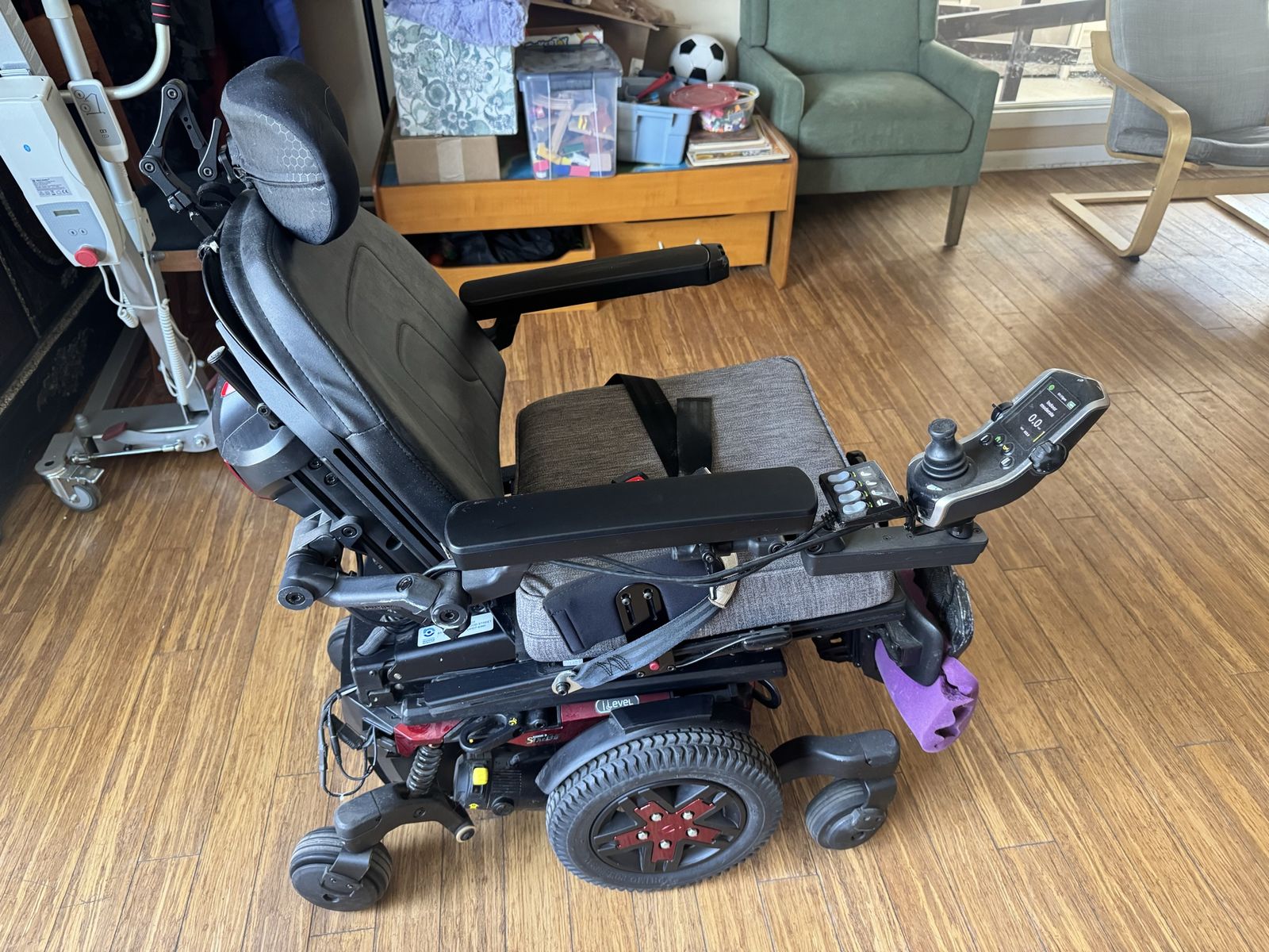 Quantum Rehab Edge 3 Stretto with iLevel Power Chair