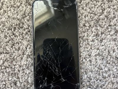 Apple iPhone S (Cracked Screen)