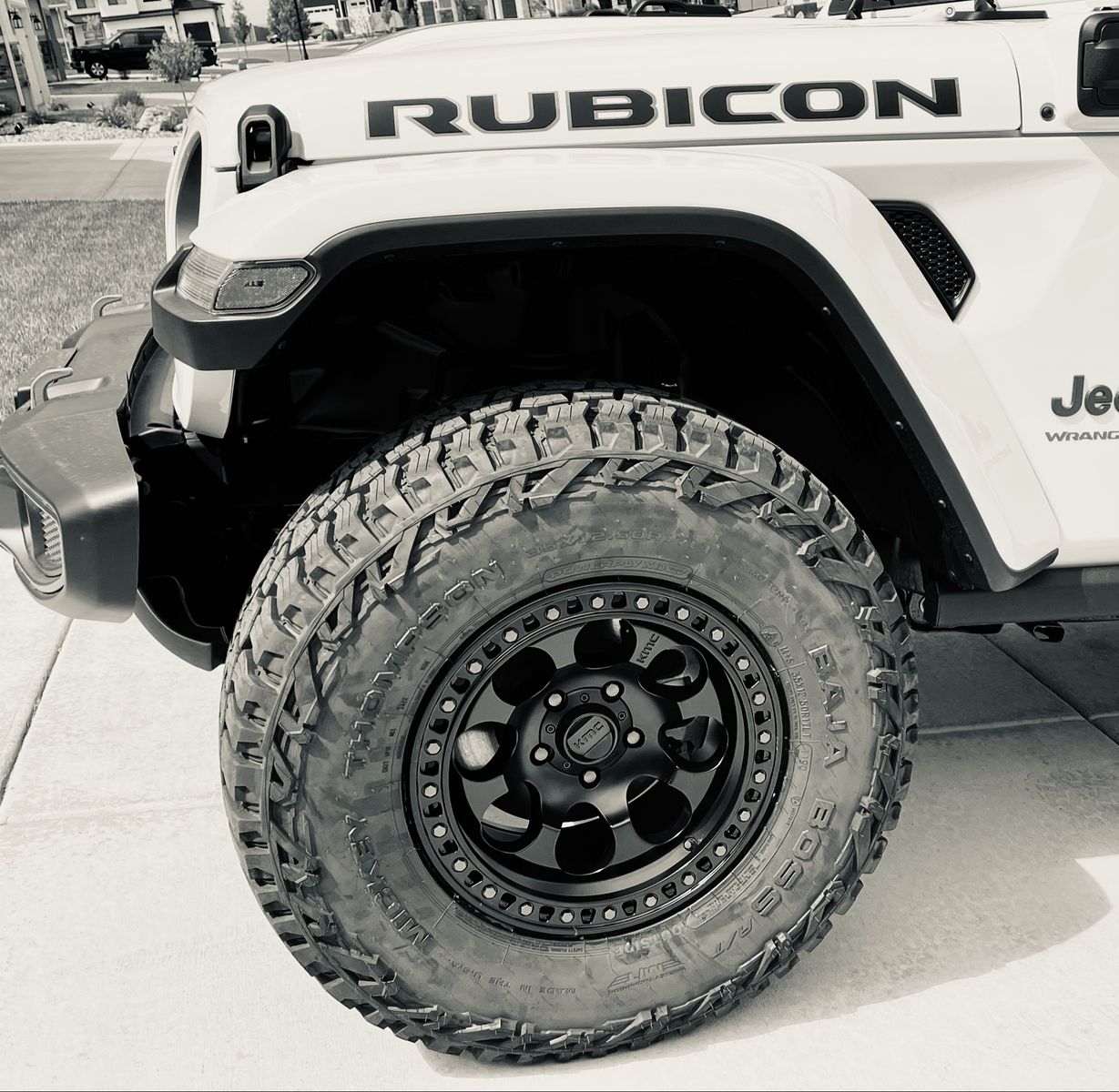 35" Mickey Thompson Baja Boss AT On Kmc Riot Wheel