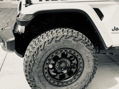 35" Mickey Thompson Baja Boss AT On Kmc Riot Wheel