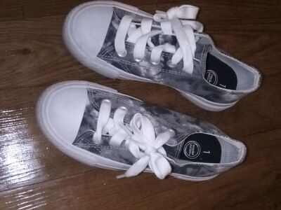 Wonder Nation Girls Platform Canvas Sneakers