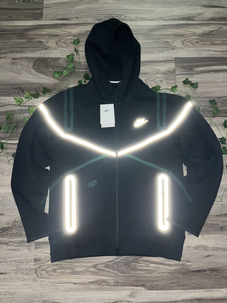 Brand new Nike Tech