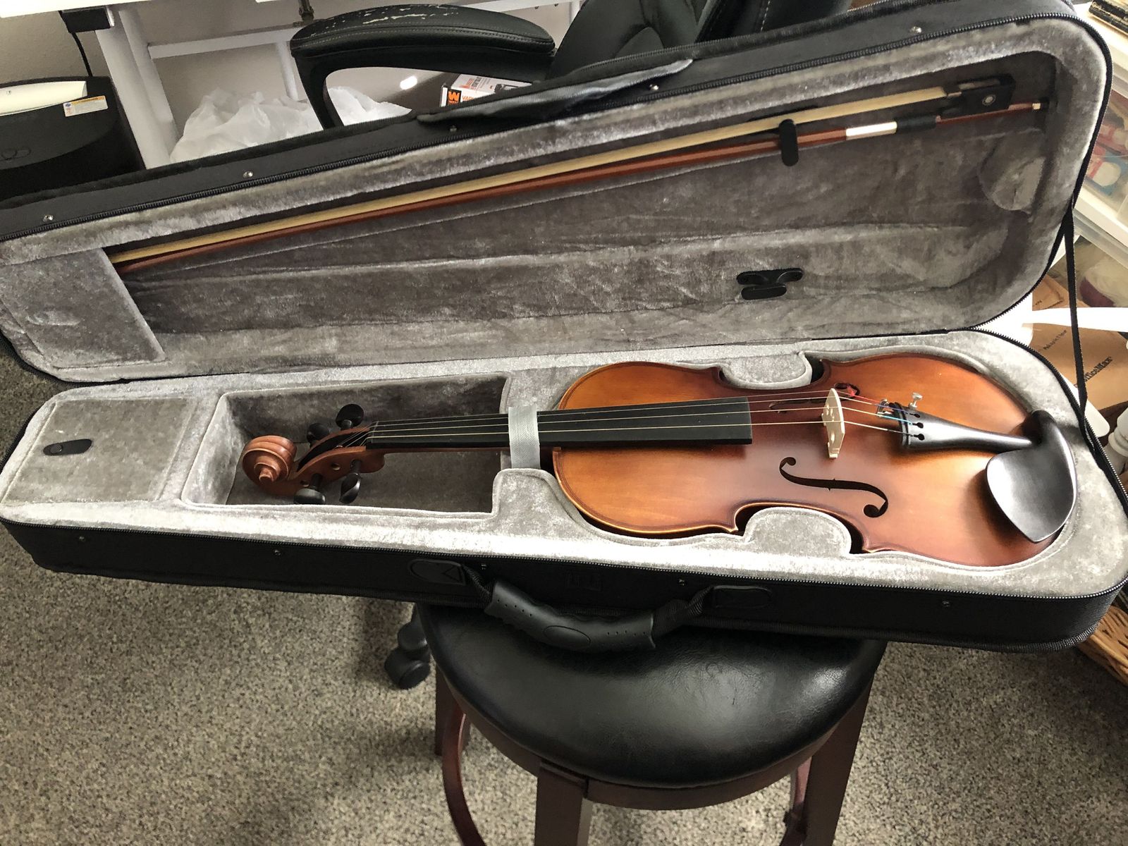 new 4/4 beginner violin never used