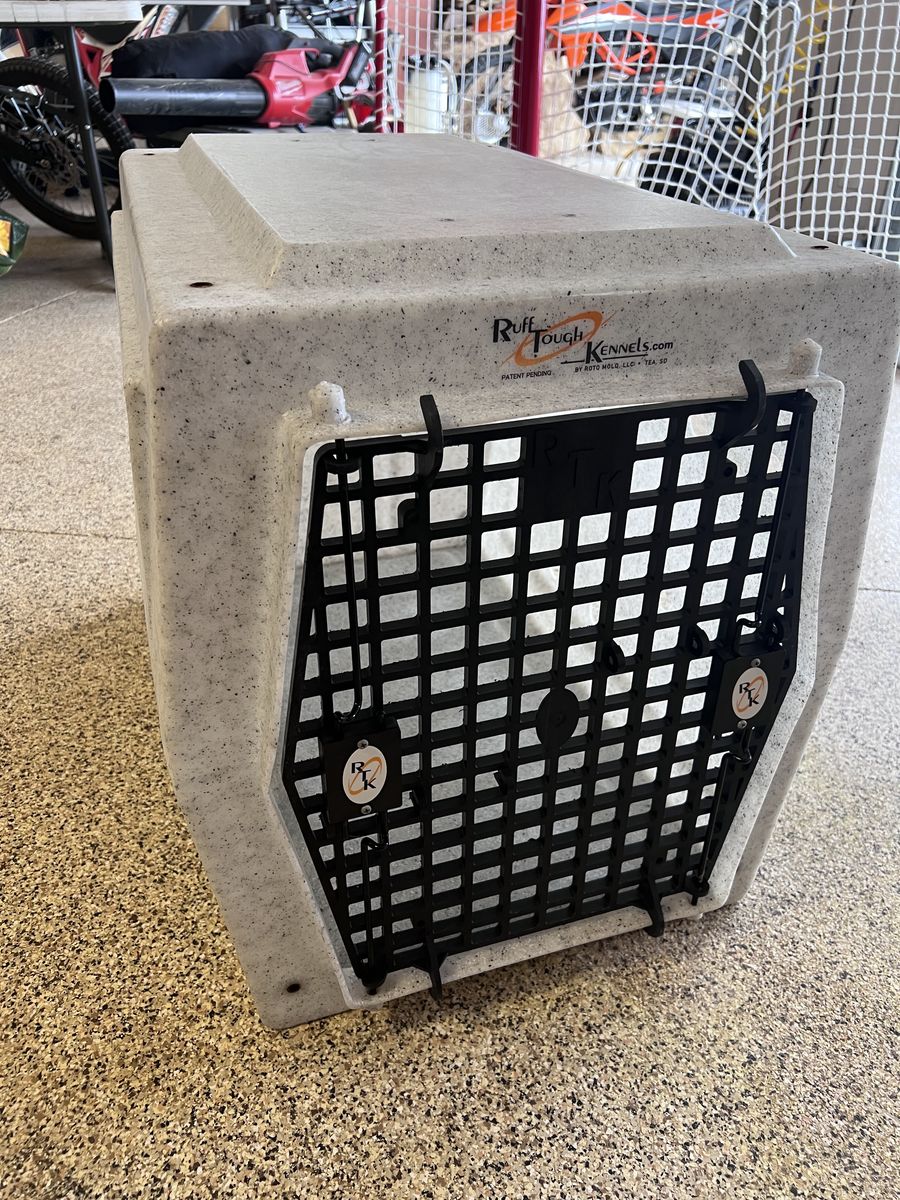 Ruffland / Ruff Tough Dog Kennel