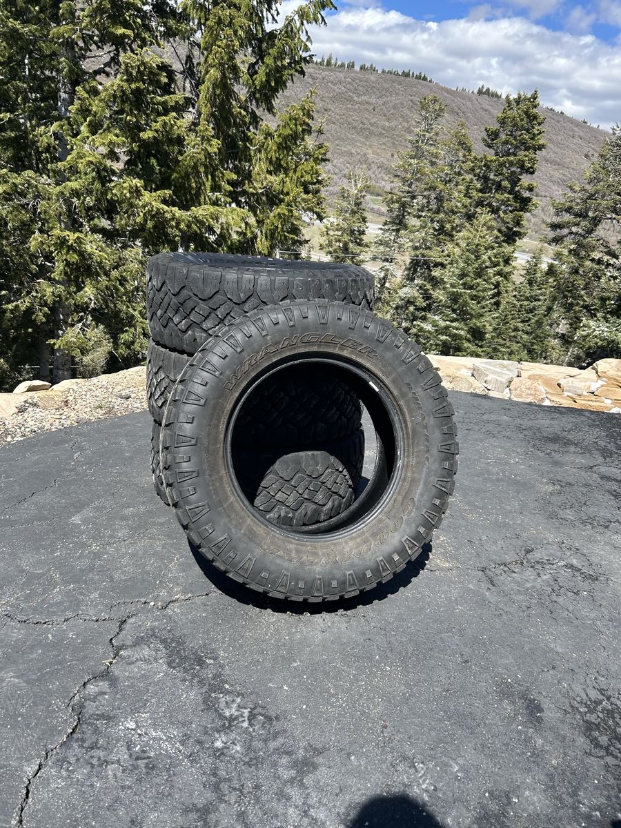 Good year duratrac 32560R20